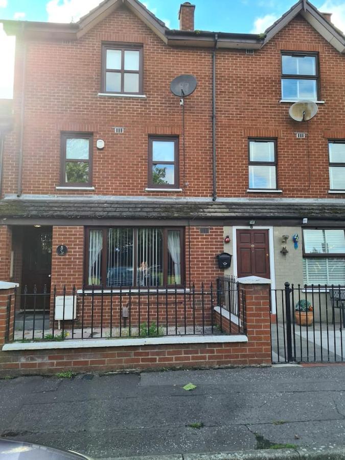 Massive 4 Bed Home Walking Distance To The City Lights, Perfect For Business Trips Belfast Exterior photo